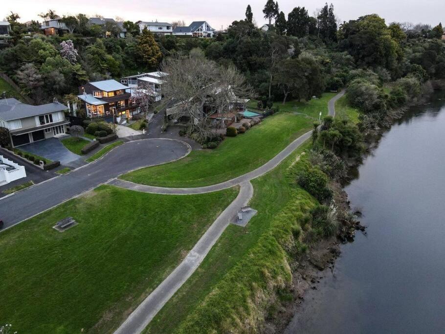 Riverside Apartment Hamilton Bagian luar foto